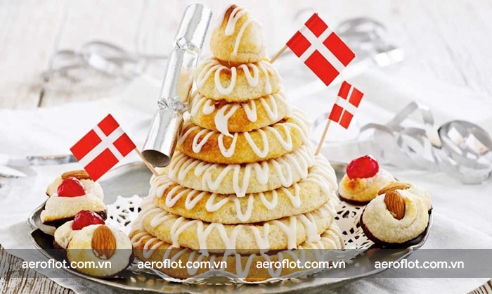 Bánh Kransekage được ăn vào đêm giao thừa tại Đan Mạch va Na Uy