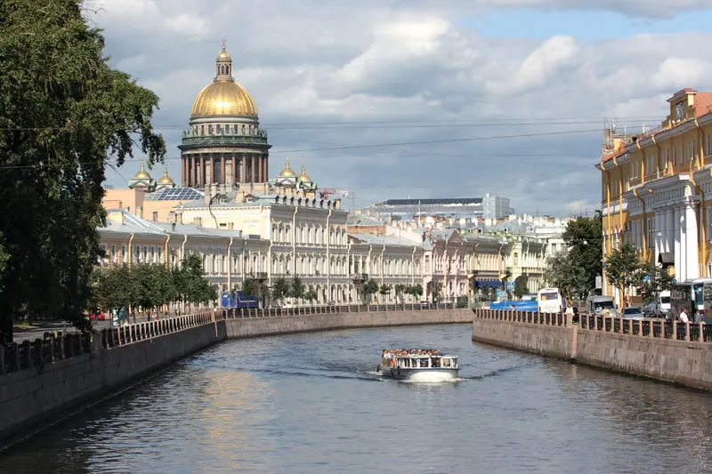 Dòng sông Neva ở Saint Petersburg