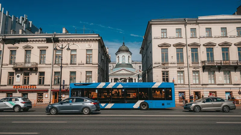 Xe buýt ở St. Petersburg