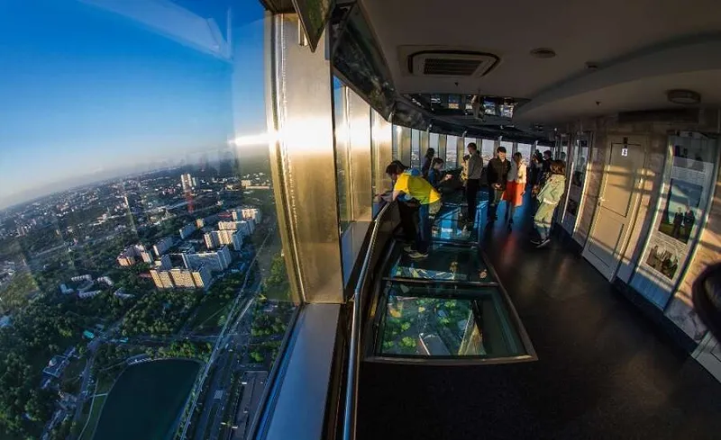 Mua vé vào đài quan sát của Tháp Ostankino