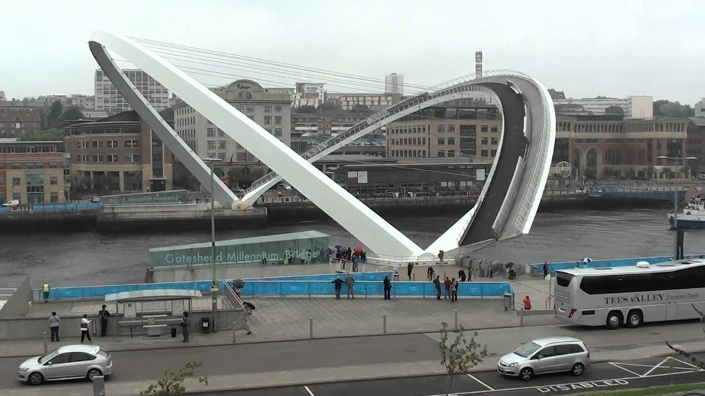 cầu nghiêng Gateshead Millennium2